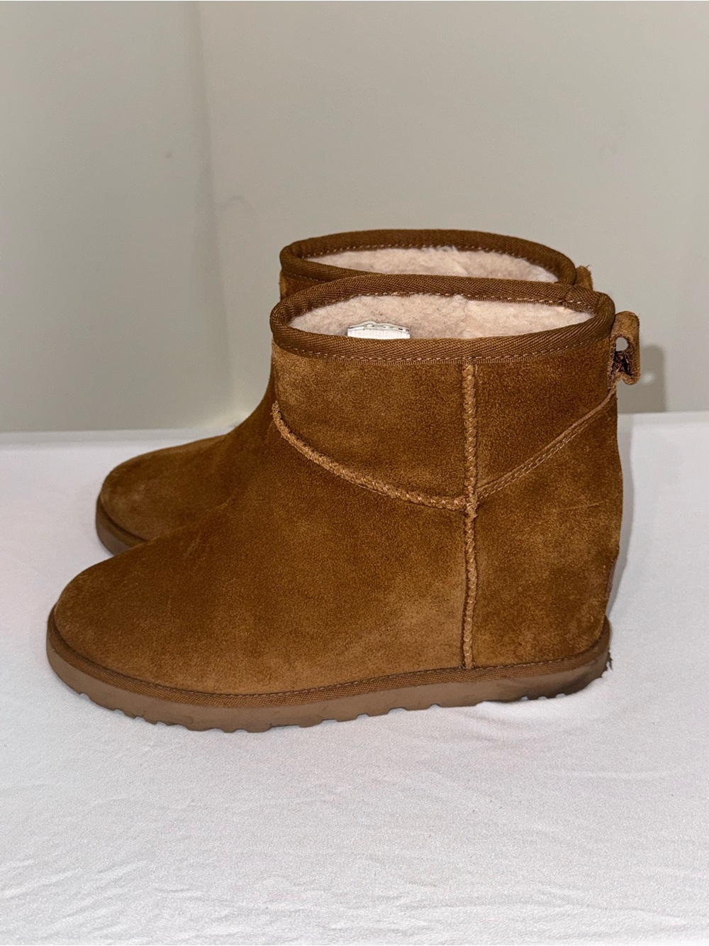 UGG Classic Femme Mini Wedge Boots Chestnut Suede Women’s Size 7 - Picture 2 of 9